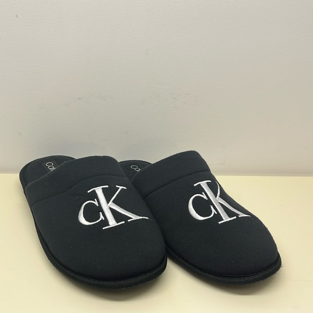 Calvin Klein Men’s Xenith Slipper Shoes Men’s Size 9 (Used)